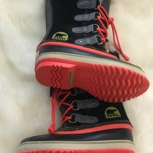 Girls size 1 winter booths